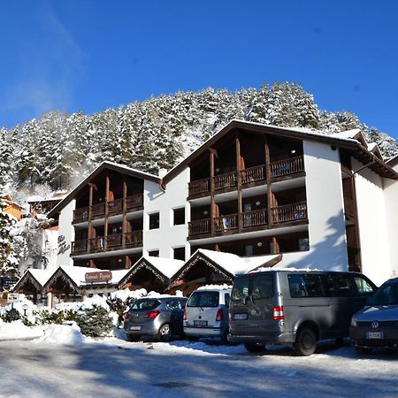 Aparthotel Des Alpes Cavalese Buitenkant foto